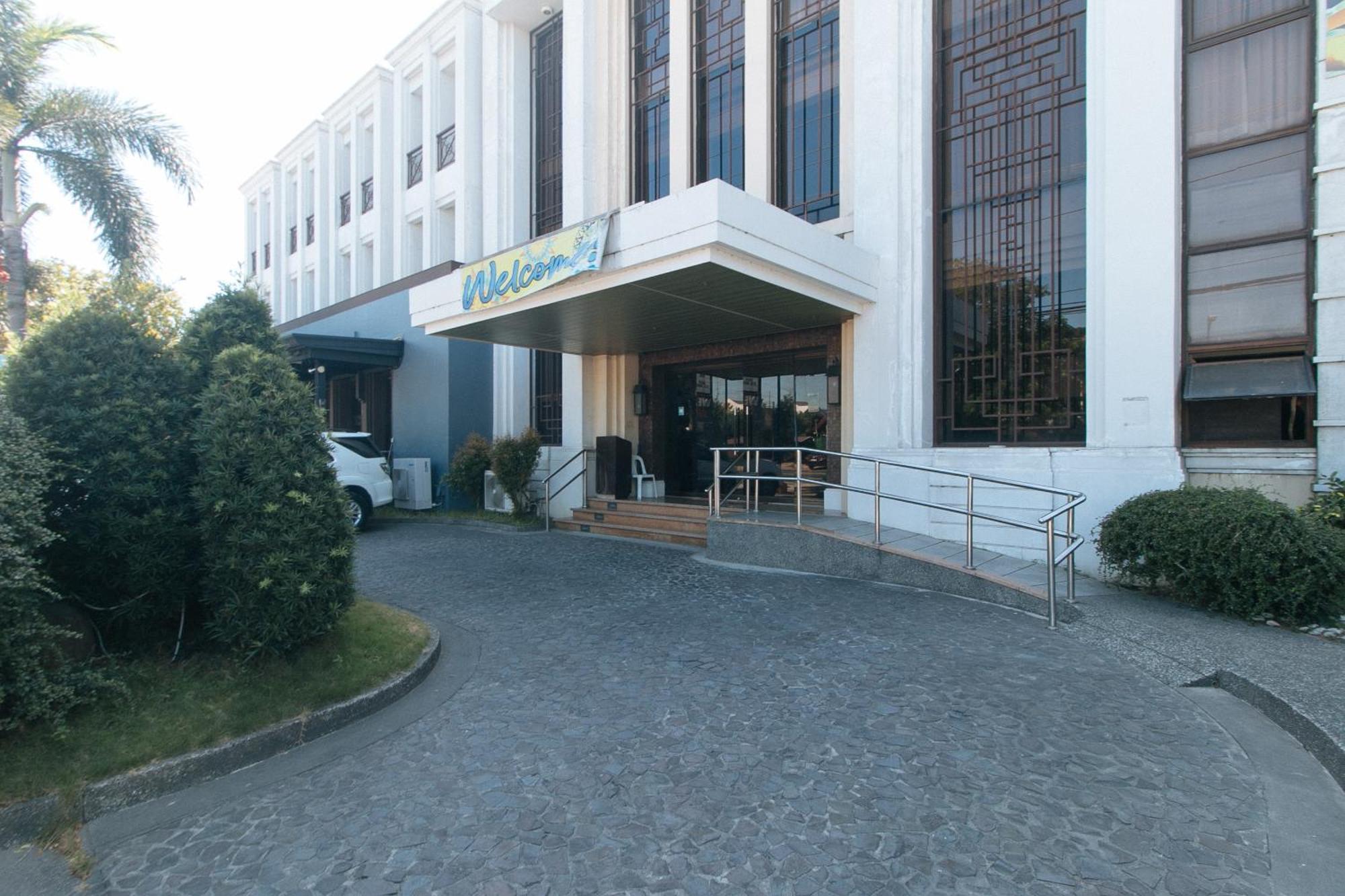 Bliss Hotel San Fernando Pampanga City Екстериор снимка